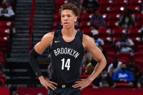 包含江苏官宣签下外援爱德华兹上赛季曾为新疆效力的词条