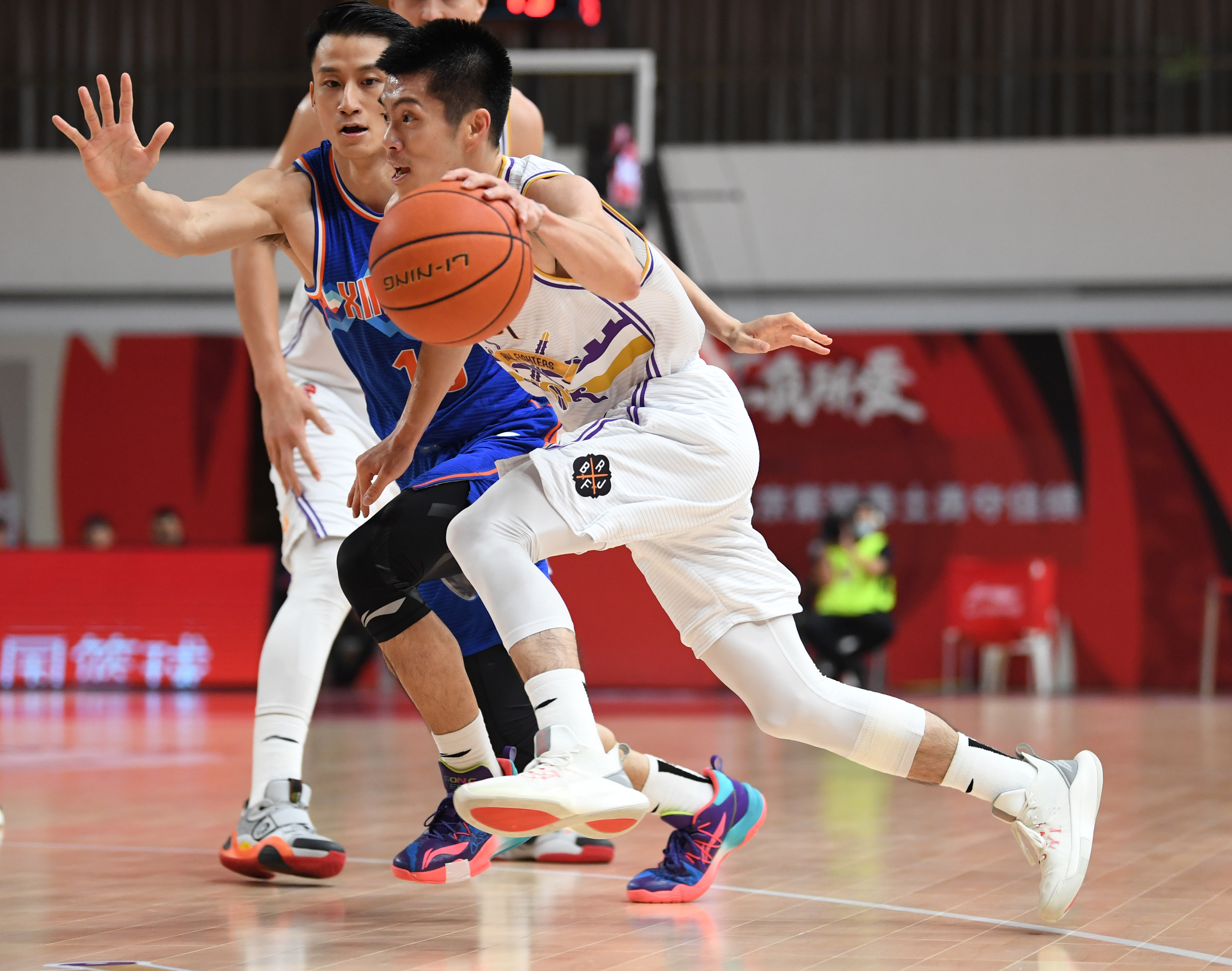 包含四世同堂共观赛新疆乡村篮球这样玩的词条
